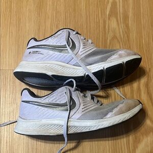 Nike Girls Lavender Star Runner Sneakers, size kids 4.5